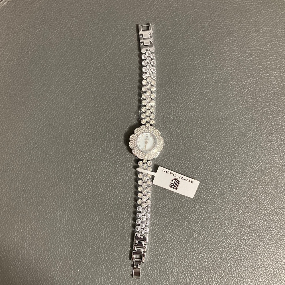 Montres Prestige X Invicta
Women's Watch, model number MPW-0236. 28MM Steel - Picture 4 of 7